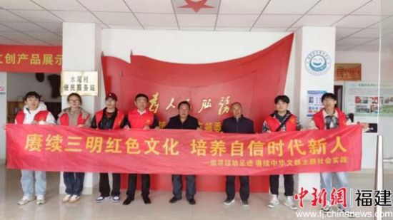 图为三明学院红色建筑队合影。 三明学院建筑工程学院供图 图为三明学院红色建筑队合影。 三明学院建筑工程学院供图